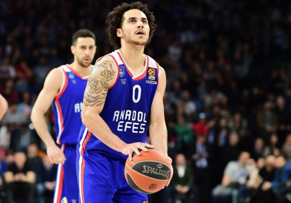 Shane Larkin va rămâne în continuare la Anadolu Efes Istanbul
