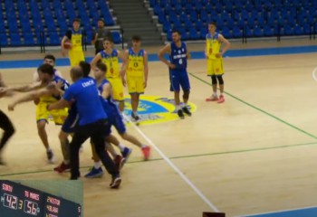 Liga 1. Vlad Solopa a sărit să îi bată pe arbitrii partidei cu CSU Sibiu 2. Video