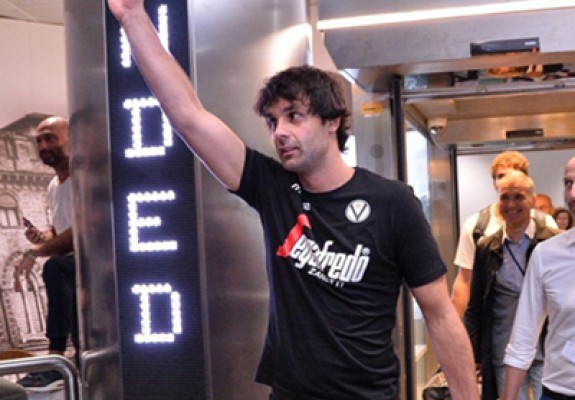 Primire călduroasă pentru Milos Teodosic la Bologna (Video)