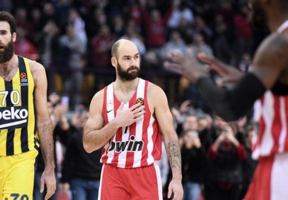 Fanii lui Olympiacos au făcut spectacol în fața casei lui Spanoulis. Video