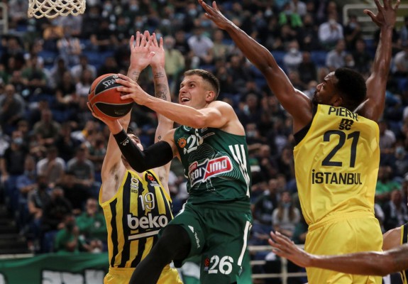 Panathinaikos a câștigat în fața lui Fenerbahce, după un final nebun de meci