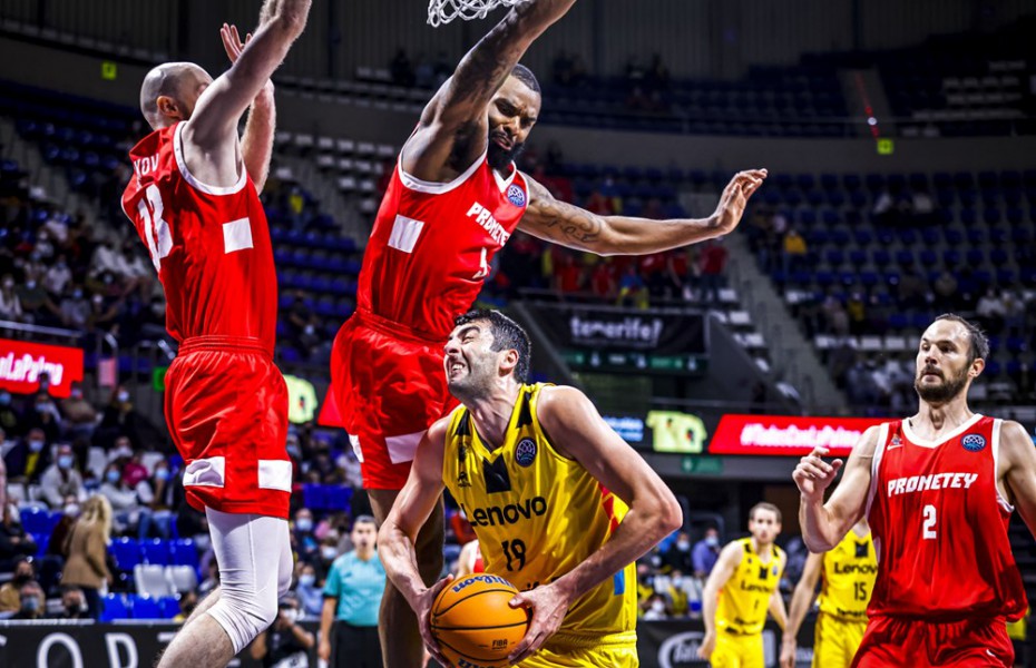 Marius Ciulin, prezent la meciul Lenovo Tenerife – Prometey din Basketball Champions League
