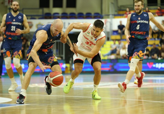 CSM Oradea joacă cu Szolnok pentru calificarea în faza următoare din FIBA Europe Cup