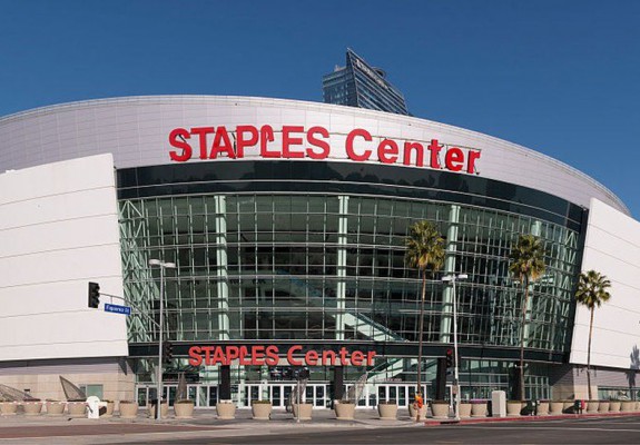 Staples Center își schimbă denumirea după 22 de ani