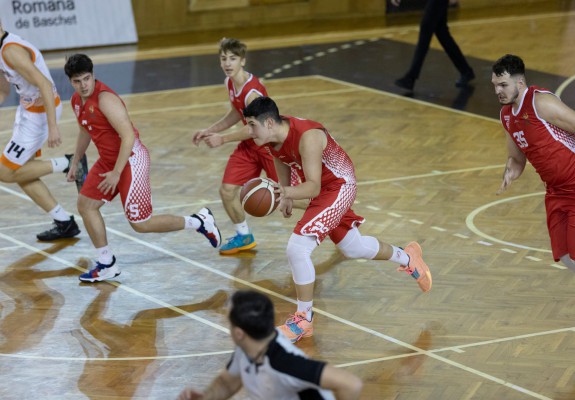 Dinamo CSS6 București, învinsă de Napoli Basket în duelul pentru prima poziție