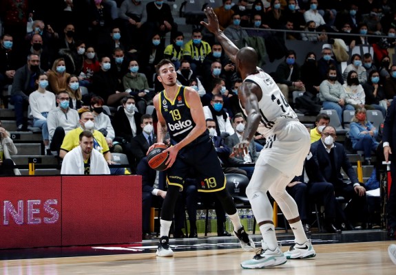 Jan Vesely și Nando De Colo vor lipsi în următoarele două luni din angrenajul lui Fenerbahce