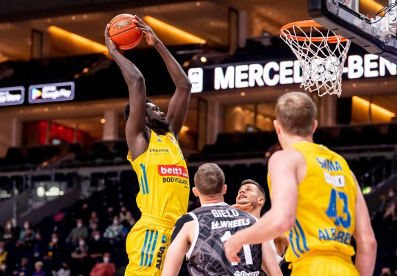 Alba Berlin, victorie în ultimul meci din 2021 în baschetul european
