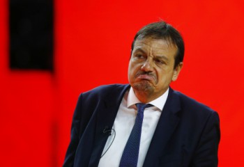 Ergin Ataman, amendat cu 15.000 de euro după comportamentul din meciul cu Barcelona