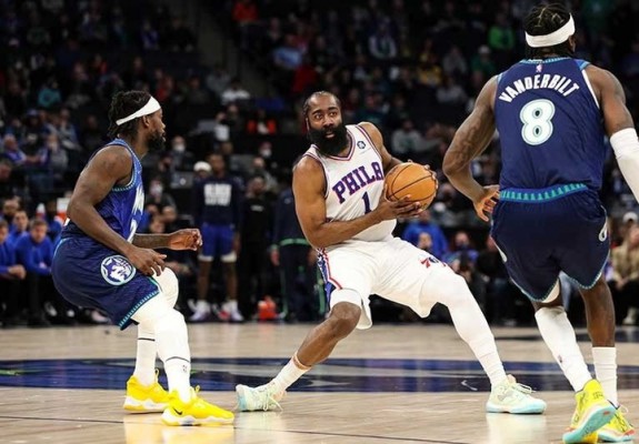 Debut reușit pentru James Harden la Philadelphia 76ers