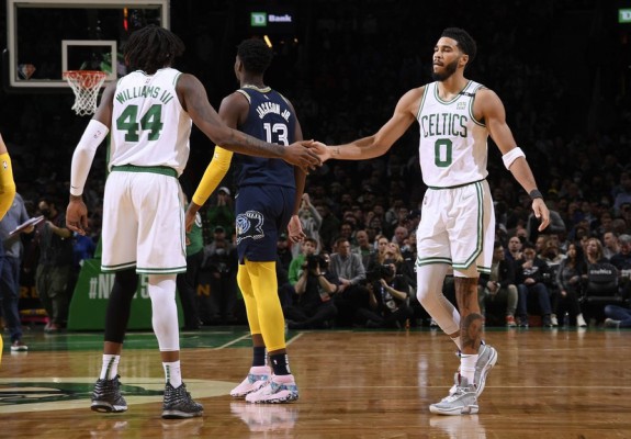 Boston Celtics ajunge la 13 victorii în ultimele 15 meciuri din NBA