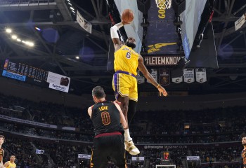 LeBron James, triple-double la întoarcerea în Cleveland. Video