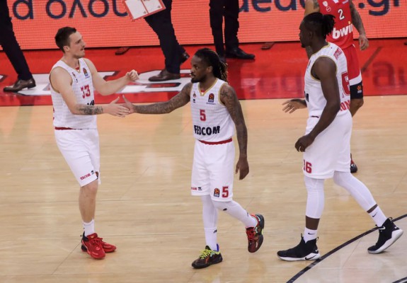 AS Monaco prinde un run de 20-0 în sfertul al doilea cu Olympiacos Pireu și egalează seria