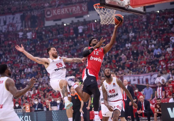 Olympiacos Pireu câștigă pe revenire și completează careul de ași al Euroligii