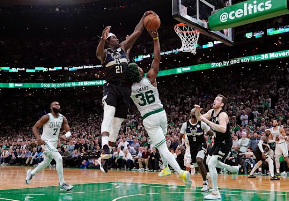 Milwaukee Bucks recuperează un deficit de 14 puncte și câștigă în fieful lui Boston Celtics. Video