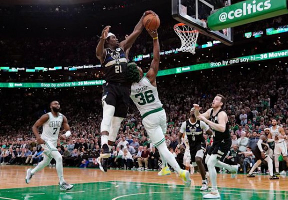 Milwaukee Bucks recuperează un deficit de 14 puncte și câștigă în fieful lui Boston Celtics. Video