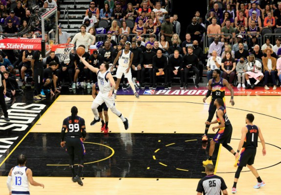 NBA: Finalistele sezonului trecut au fost eliminate în semifinalele de conferință. Video