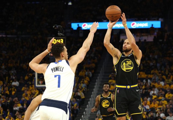 Golden State Warriors câștigă primul meci al finalei Vestului. Video