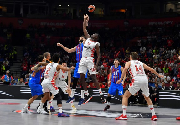 FC Barcelona câștigă finala mică a Euroligii împotriva lui Olympiacos Pireu
