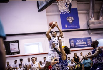 O nouă echipă din Italia e interesată de serviciile lui Elijah Stewart