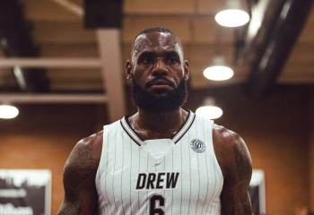 LeBron James a făcut spectacol la revenirea în Drew League. Video