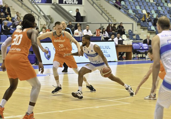 SCM U Craiova continuă parcursul perfect în grupele FIBA Europe Cup