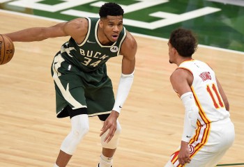 Giannis Antetokounmpo și Trae Young, duel de excepție în meciul serii din NBA