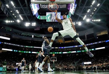 Giannis Antetokounmpo și Luka Doncic, principalii marcatori în duelul dintre Bucks și Mavericks