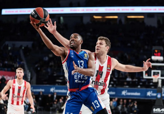 Anadolu Efes continuă seria bună din Euroligă și trece de Olympiacos