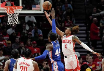 Houston trece de Philadelphia după două reprize de prelungiri, Dallas câștigă clar duelul cu Phoenix