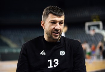 Andrija Stipanovic, uriașul care joacă baschet cu zâmbetul pe buze