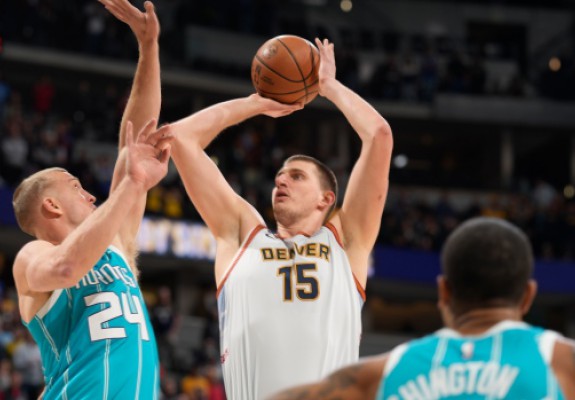 Monster game pentru Nikola Jokic, continuă seria victoriilor pentru Nets, Magic și Knicks