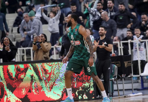 Derrick Williams aduce victoria pentru Panathinaikos, Anadolu Efes trece de Barcelona