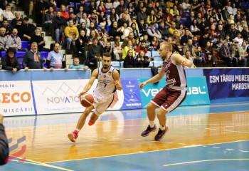 Rapid București trece de CSM Târgu Mureș și obține a patra victorie la rând în campionat