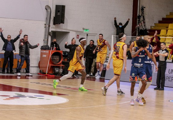 CSM Oradea dă piept cu Keravnos în ultima etapă din Top 16 FIBA Europe Cup