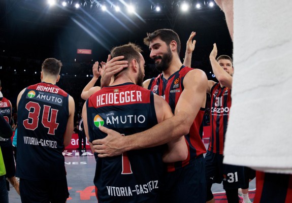 Victorii la scor pentru Fenerbahce și Baskonia, ambele marcând peste 100 de puncte