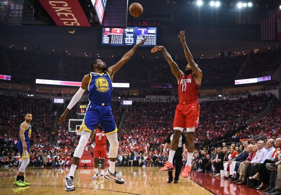NBA: Houston Rockets face un meci bun pe teren propriu și egalează în seria cu Golden State Warriors