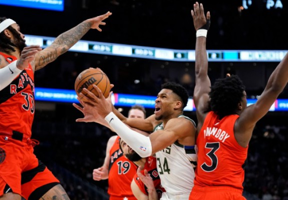 NBA: Victorii pentru primele clasate din cele două conferințe, Spurs întoarce spectaculos în duelul cu Hawks