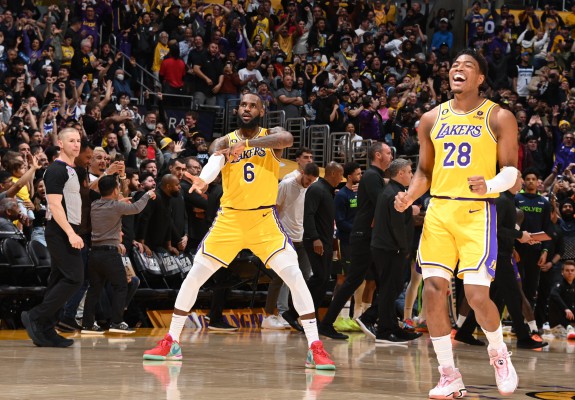 Los Angeles Lakers și Atlanta Hawks s-au calificat în playoff-ul NBA