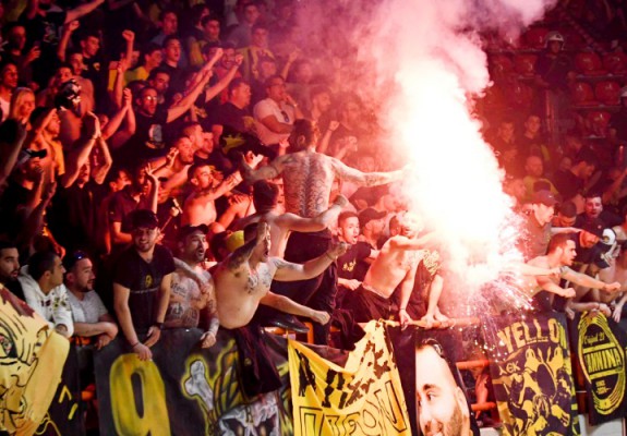 BCL a sancționat-o pe AEK Atena pentru incidentele de la jocul cu Hapoel Ierusalim