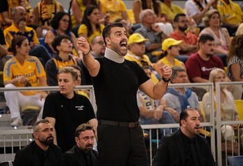 Erdem Can, antrenorul anului în EuroCup, va purta un guler cervical timp de o lună