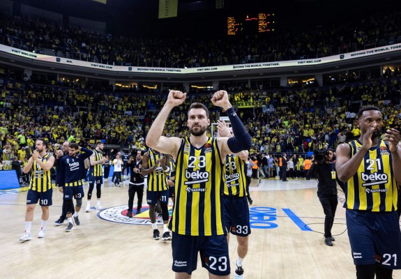 Fenerbahce vs. Olympiacos, a treia serie din playoff-ul Euroligii care ajunge în decisiv