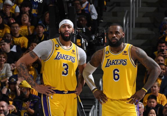 Los Angeles Lakers și Miami Heat s-au apropiat la un singur pas de finala conferinței