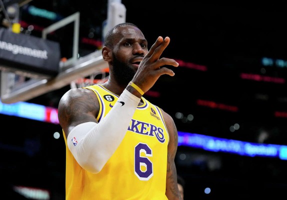 Los Angeles Lakers o învinge clar pe Golden State Warriors și se califică în finala vestului