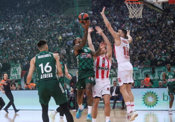 Prima victorie pentru Panathinaikos în fața lui Olympiacos după 14 înfrângeri