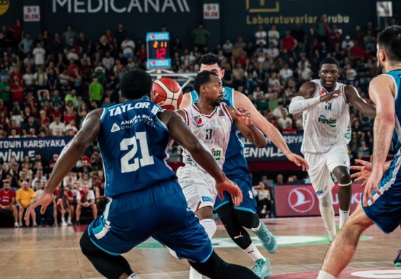 Pinar Karsiyaka s-a calificat în finala campionatului Turciei, după 3-1 cu Turk Telekom