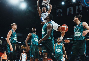 Anadolu Efes a început cu dreptul finala din Turcia