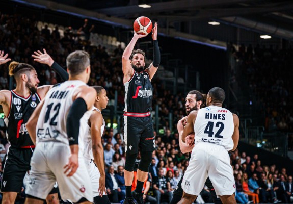 Virtus Bologna răspunde în finala cu Olimpia Milano