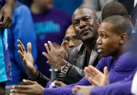 Michael Jordan a vândut pachetul majoritar de acțiuni de la Charlotte Hornets