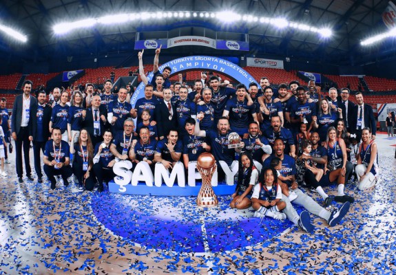 Anadolu Efes a cucerit titlul în Turcia