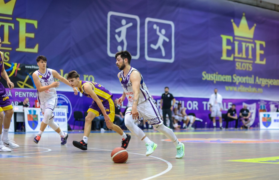 Radu Voinescu, al 5-lea jucător care rămâne la FC Argeș Basketball